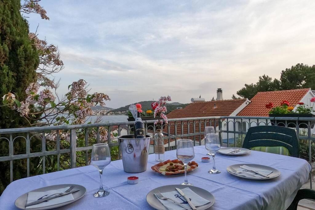 Kn House With Two Apartments Near Sea Rogoznica  Exteriér fotografie